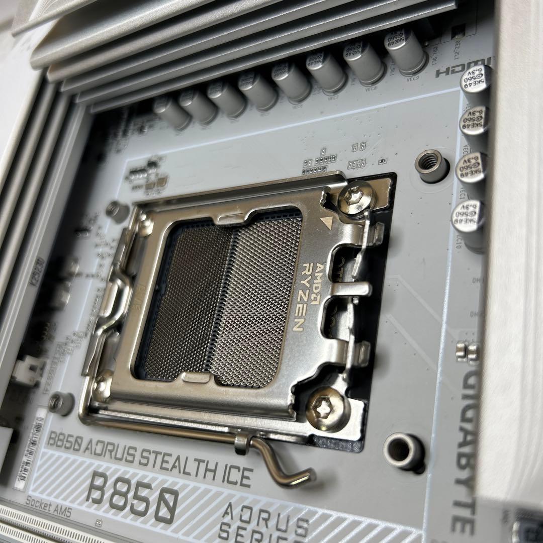 GIGABYTE B850 AORUS STEALTH ICE マザーボード