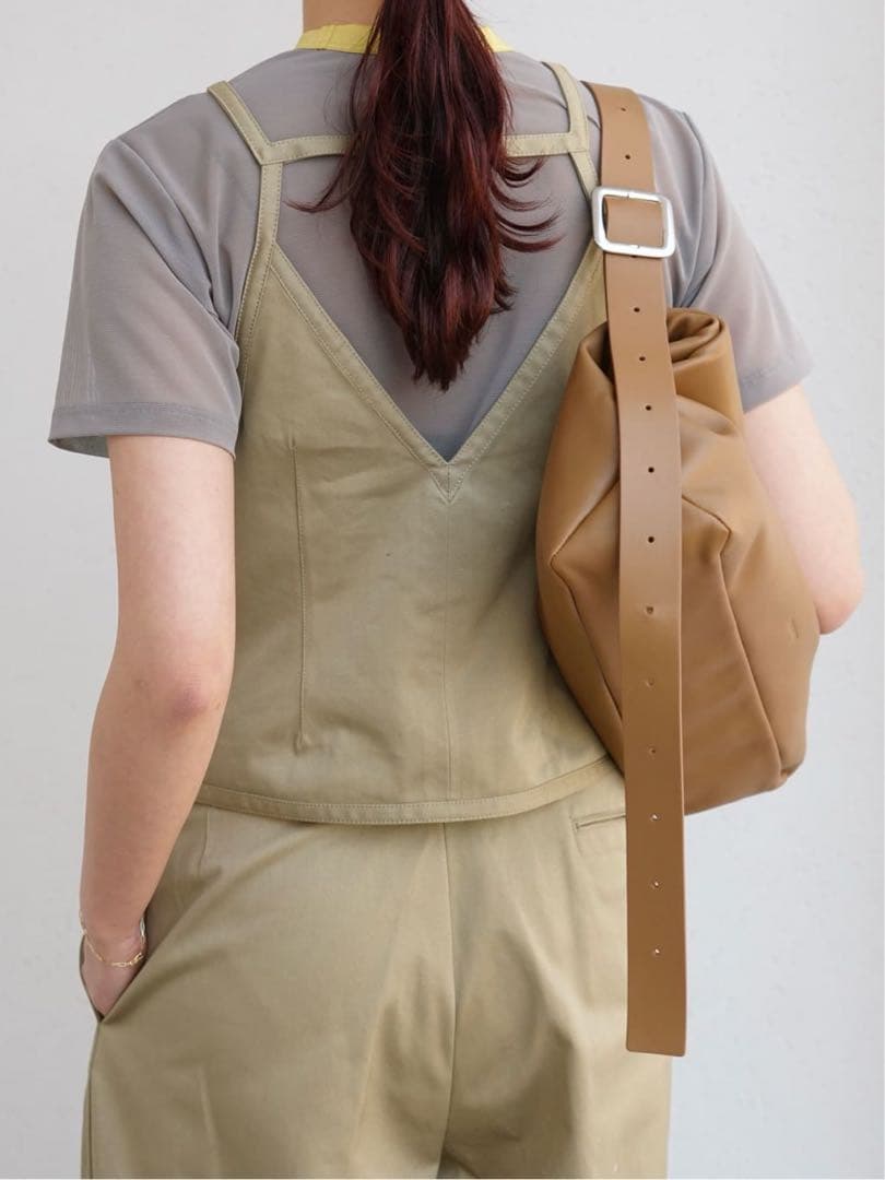 美品　UNIFORM WEAPON SQUARE-NECK TOP