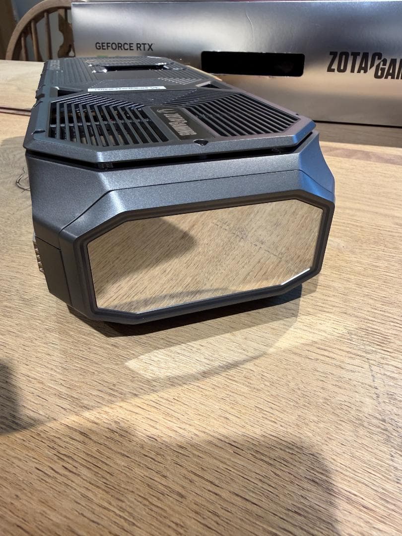 ZOTAC RTX 5080 AMP Extreme Infinity 国内正規