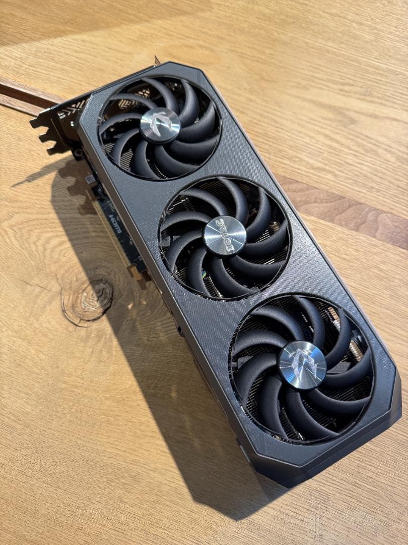 ZOTAC RTX 5080 AMP Extreme Infinity 国内正規