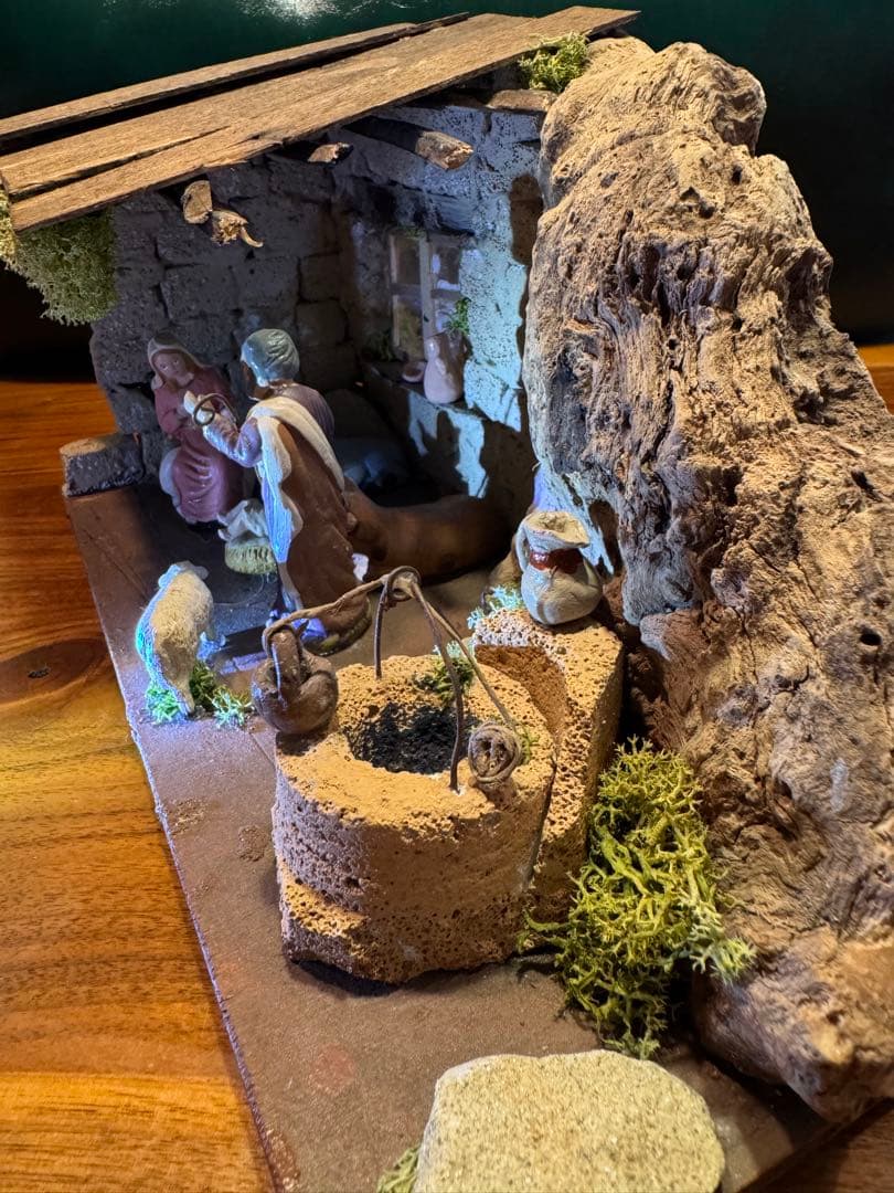 イタリア製プレゼピオ(キリスト降誕)　　　　　　　イエス、マリア、ヨゼフ、ひつじ