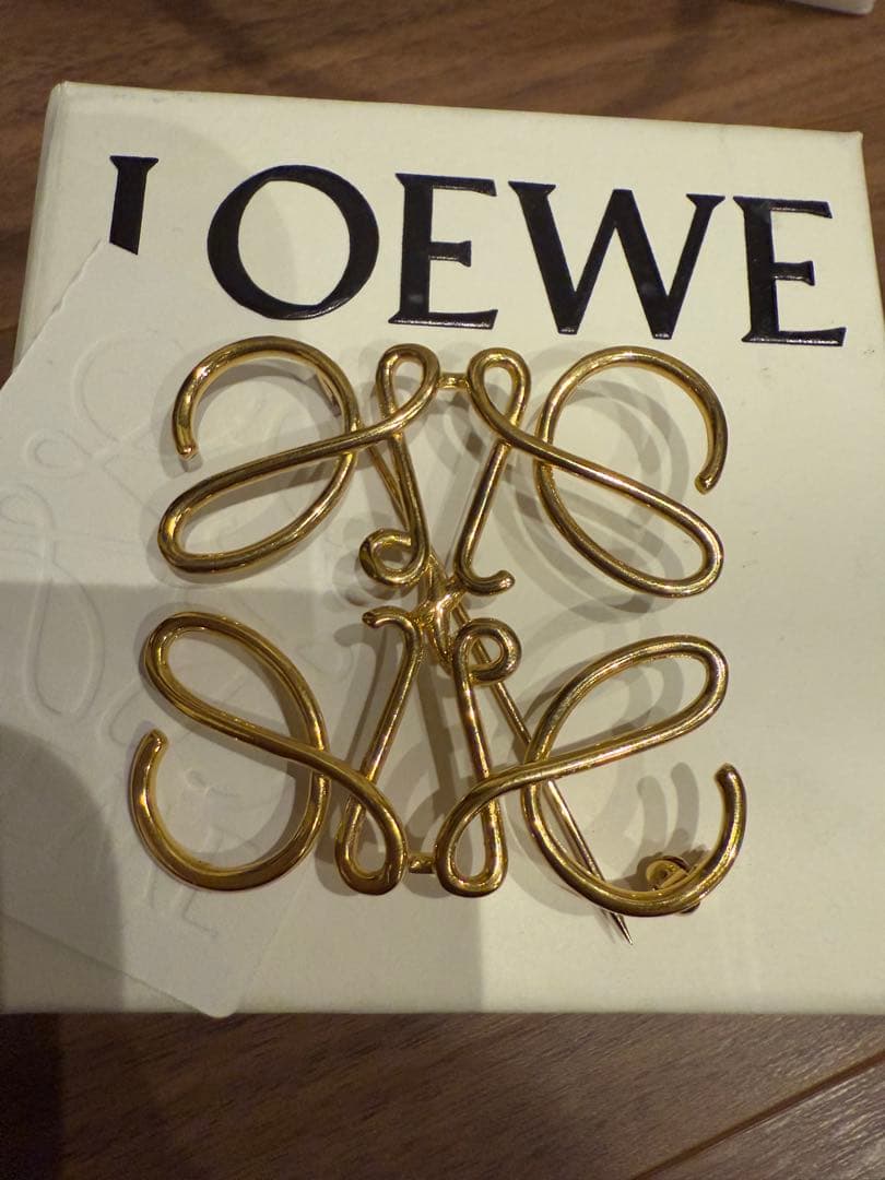 LOEWE ゴールド ブローチ 専用箱あり