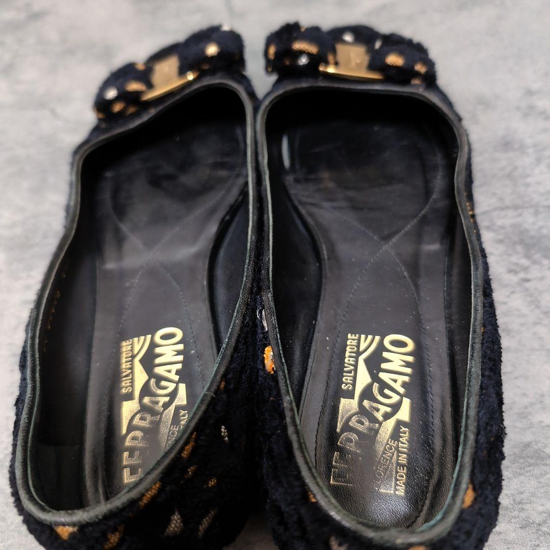 フェラガモ ヴァラ フラットシューズ 23.5〜24 黒 金 ラメ 裏張り済 冬