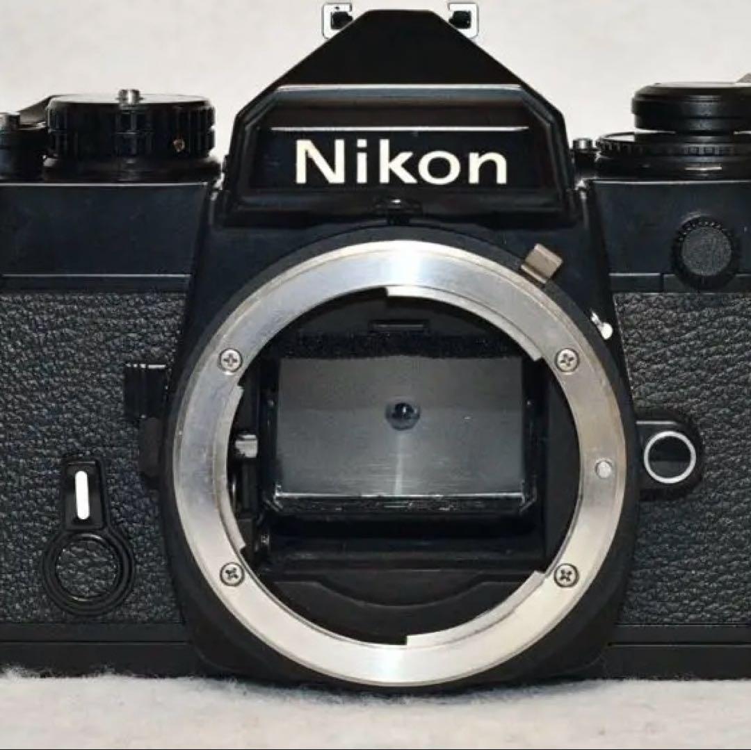 《動作品》 Nikon FE +標準レンズ付きフィルムカメラ