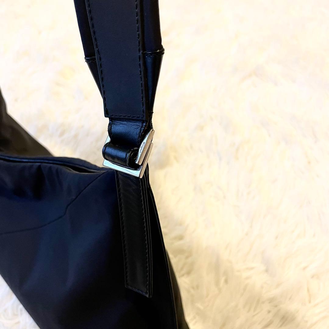 美品★サルヴァトーレフェラガモ スポーツ ワンショルダーバッグ ブラック