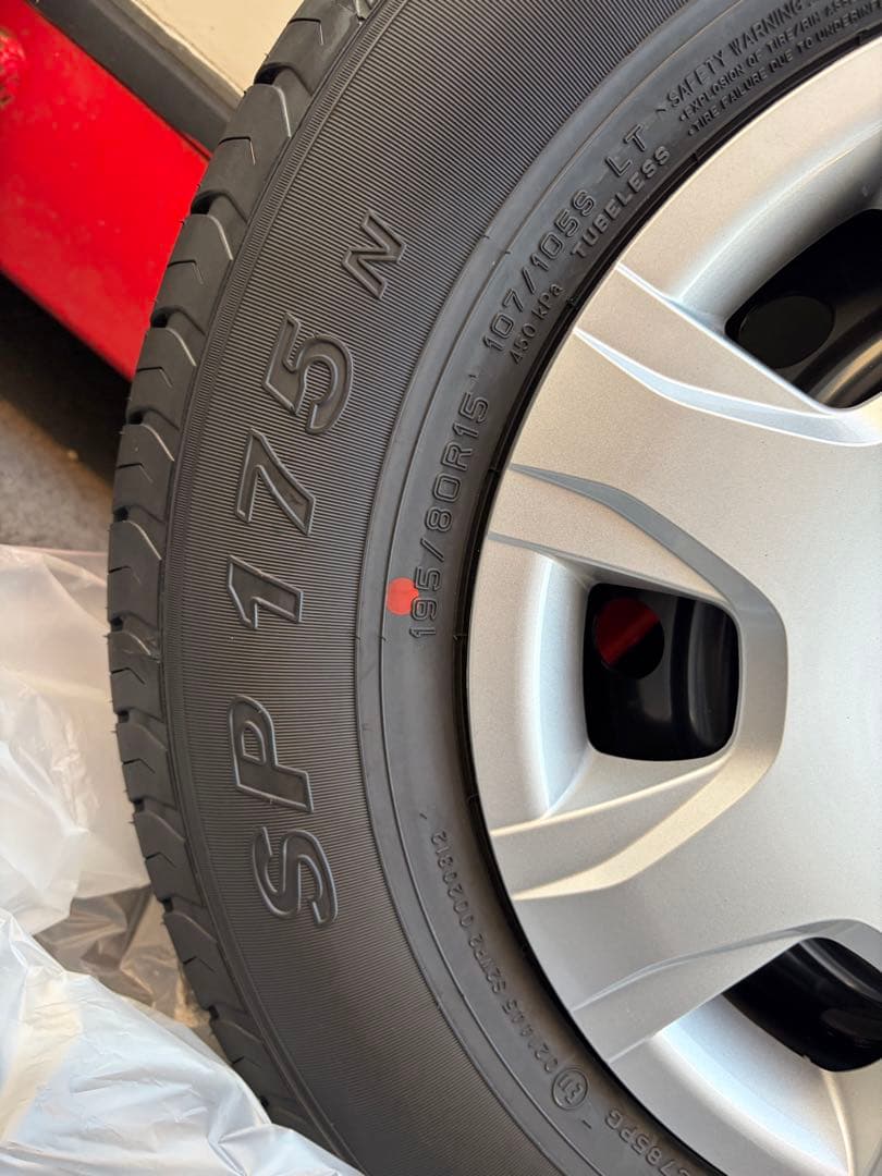 200系ダークプライムsハイエースワゴン　純正15インチ タイヤ ホイールセット