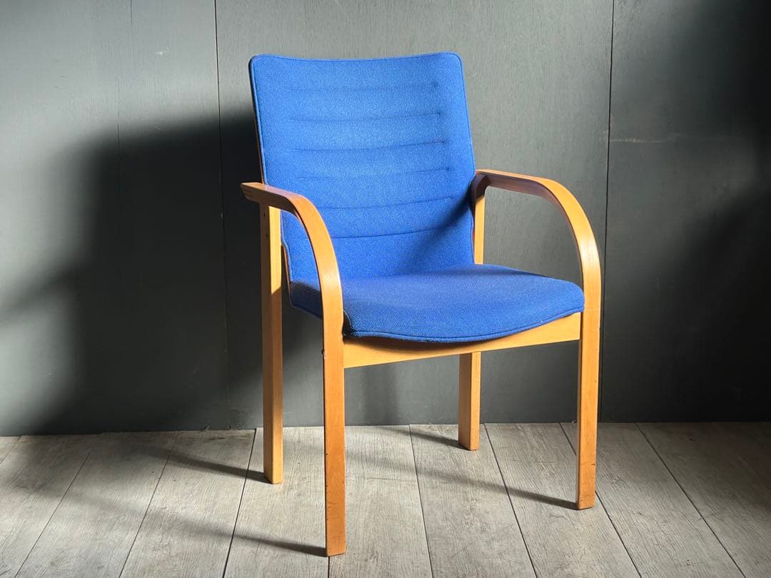 ① マグヌスオルセン　デンマーク　MAGNUS OLESEN アームチェア　GG