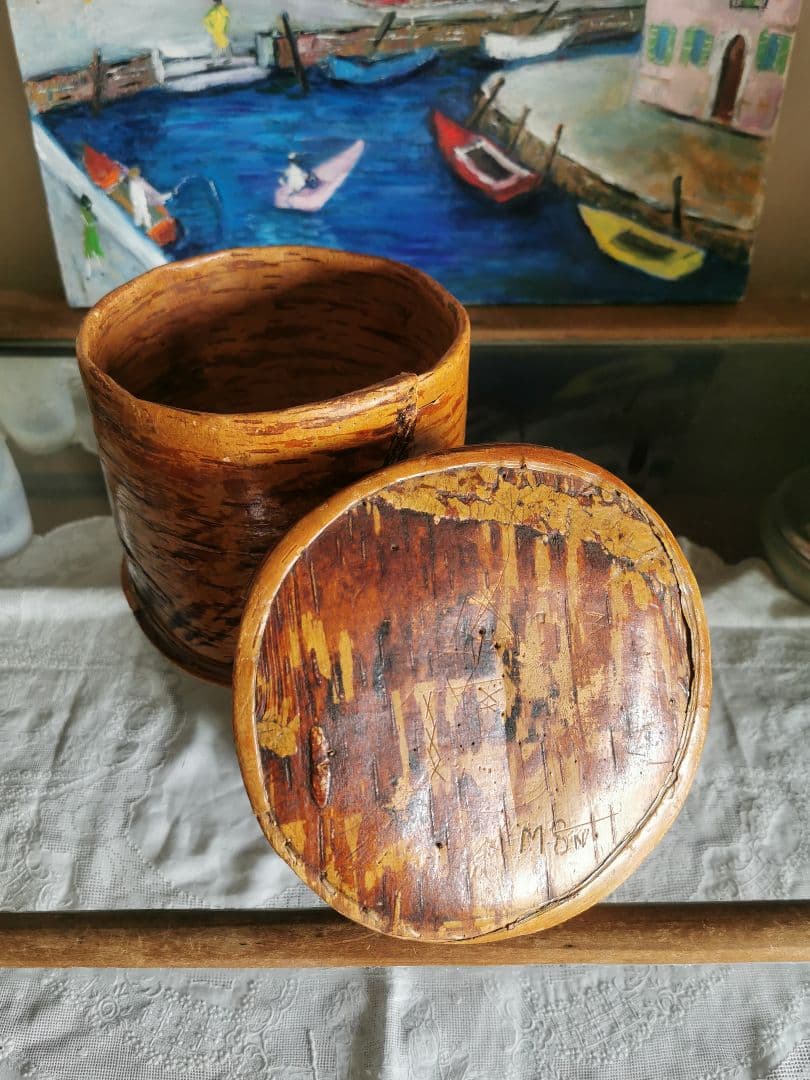 ヴィンテージ 北欧スェーデン 美しい飴色琥珀色 白樺の皮 蓋付きふっくら小物入れ