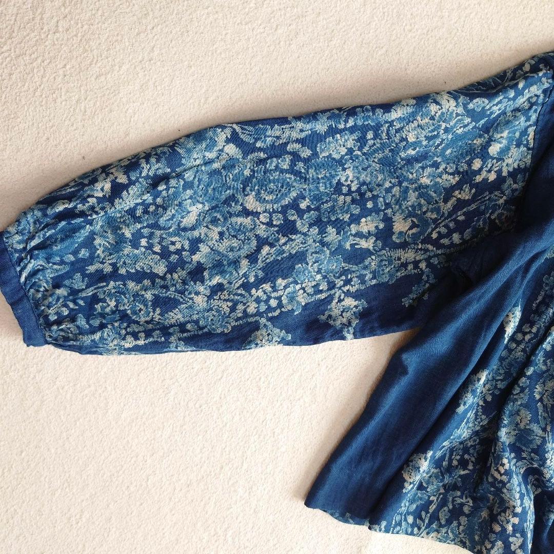 45R 二重織抜染プリントのギャザーブラウス（インディゴ） 45rpm