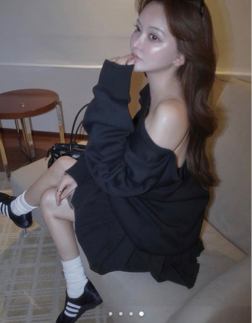 THE TOE Opern Off-shoulder Sweat ブラックM