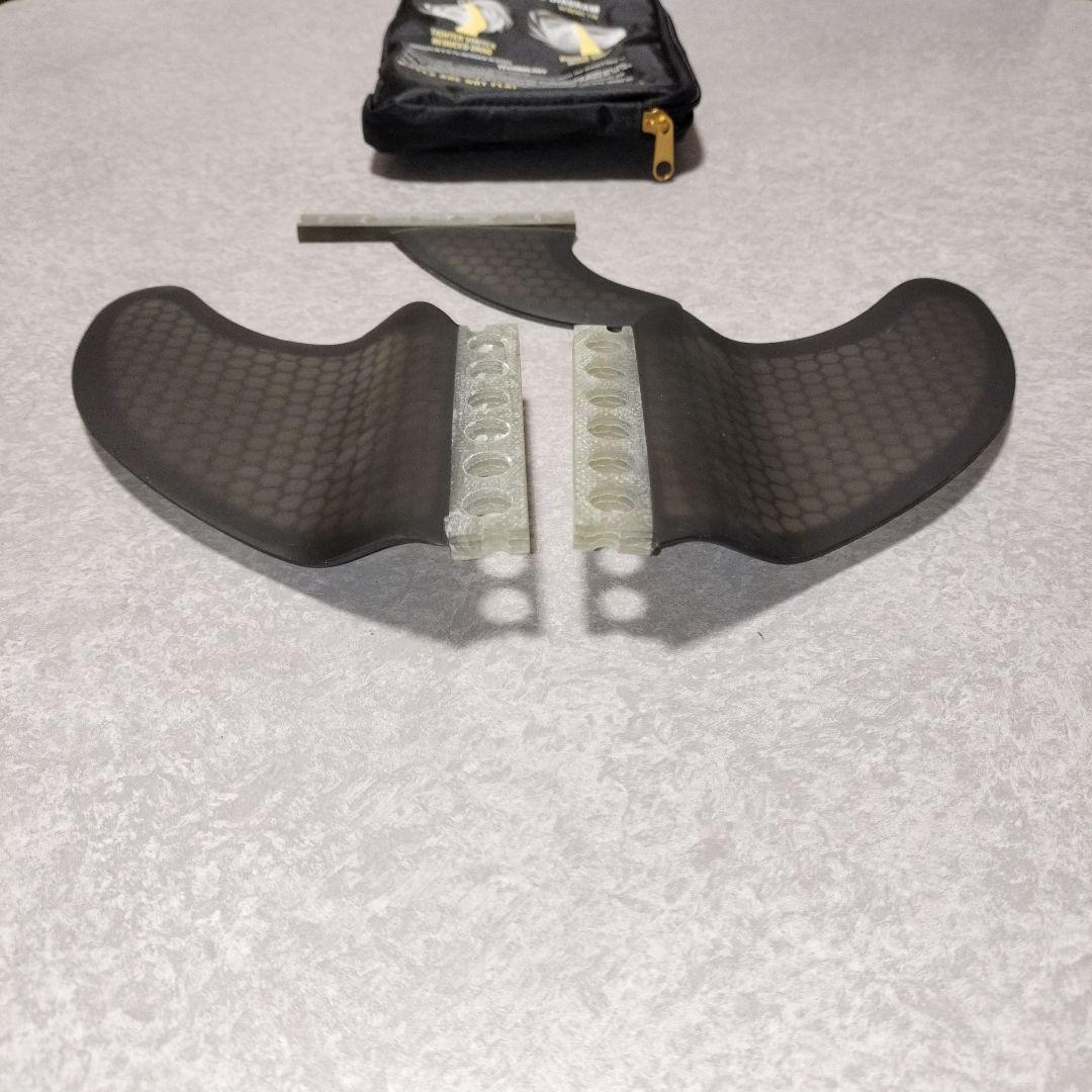 AU FINS KILOS ２＋１ フューチャー ツイン スタビ キール