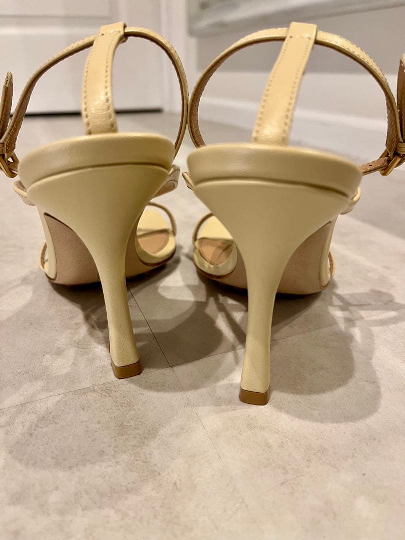 Mami。BOTTEGA VENETA 23SS ストラップサンダル