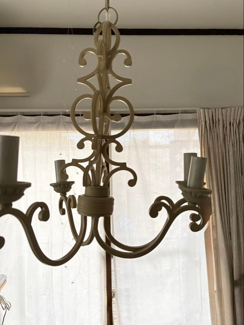 ローラアシュレイ 4灯スクロールシャンデリア｜英国クラシック照明｜※1灯不点灯