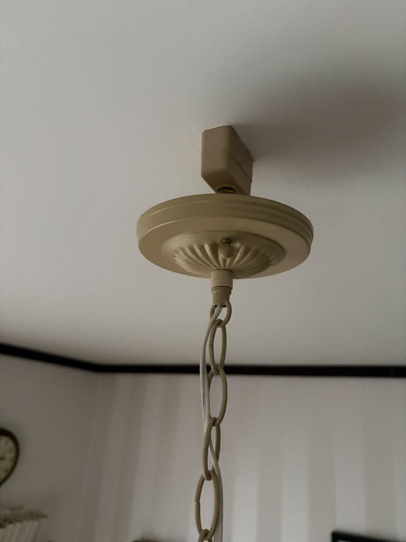 ローラアシュレイ 4灯スクロールシャンデリア｜英国クラシック照明｜※1灯不点灯