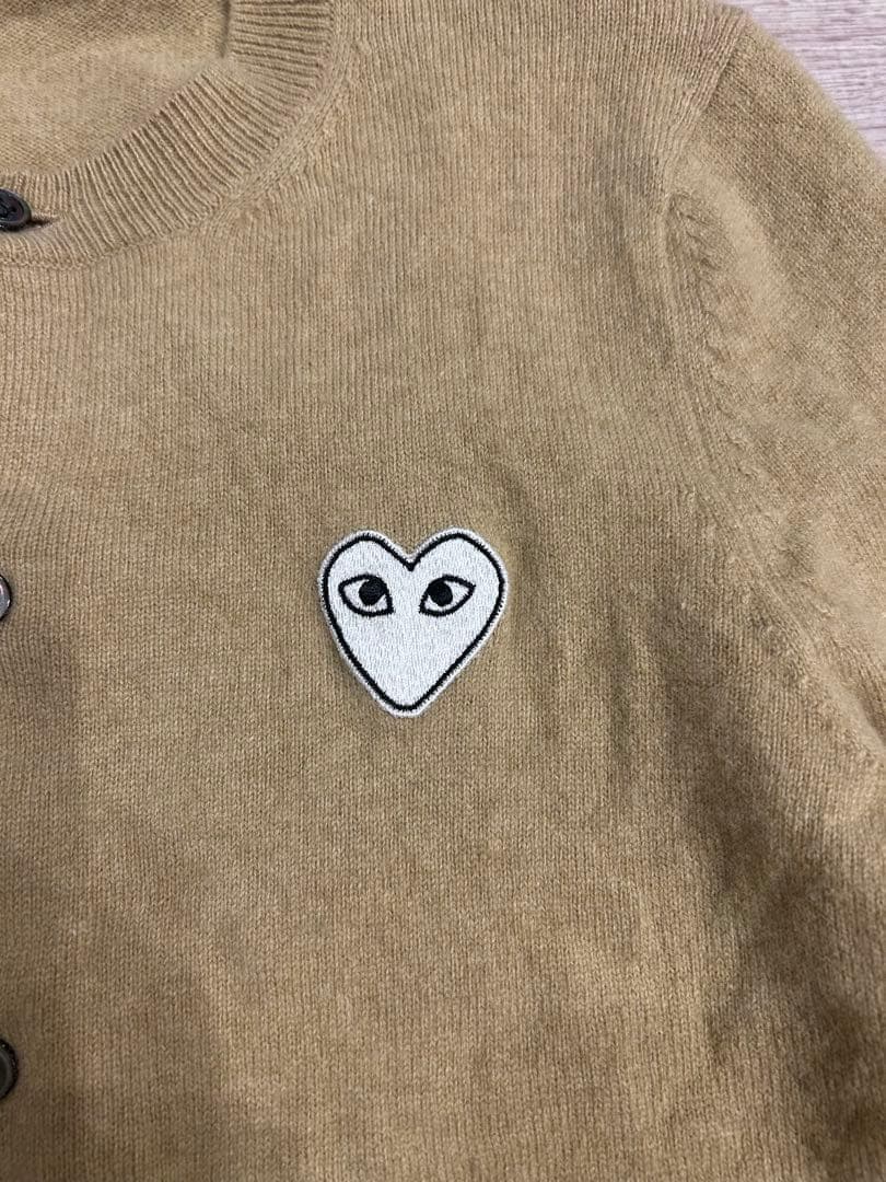 コムデギャルソン　白ハート刺繍　カーディガン ベージュ ウール　ワンポイント L