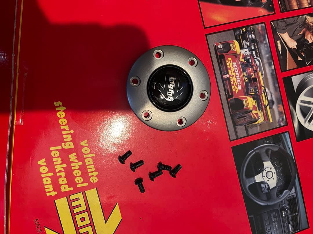 momo チェルト　ステアリング