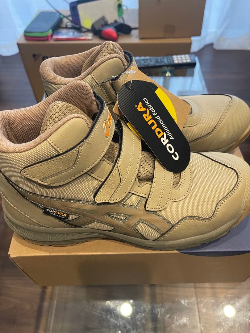 限定色　ASICS WINJOB CP216 TOUGH 27.0 ベージュ