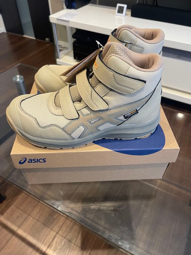 限定色　ASICS WINJOB CP216 TOUGH 27.0 ベージュ