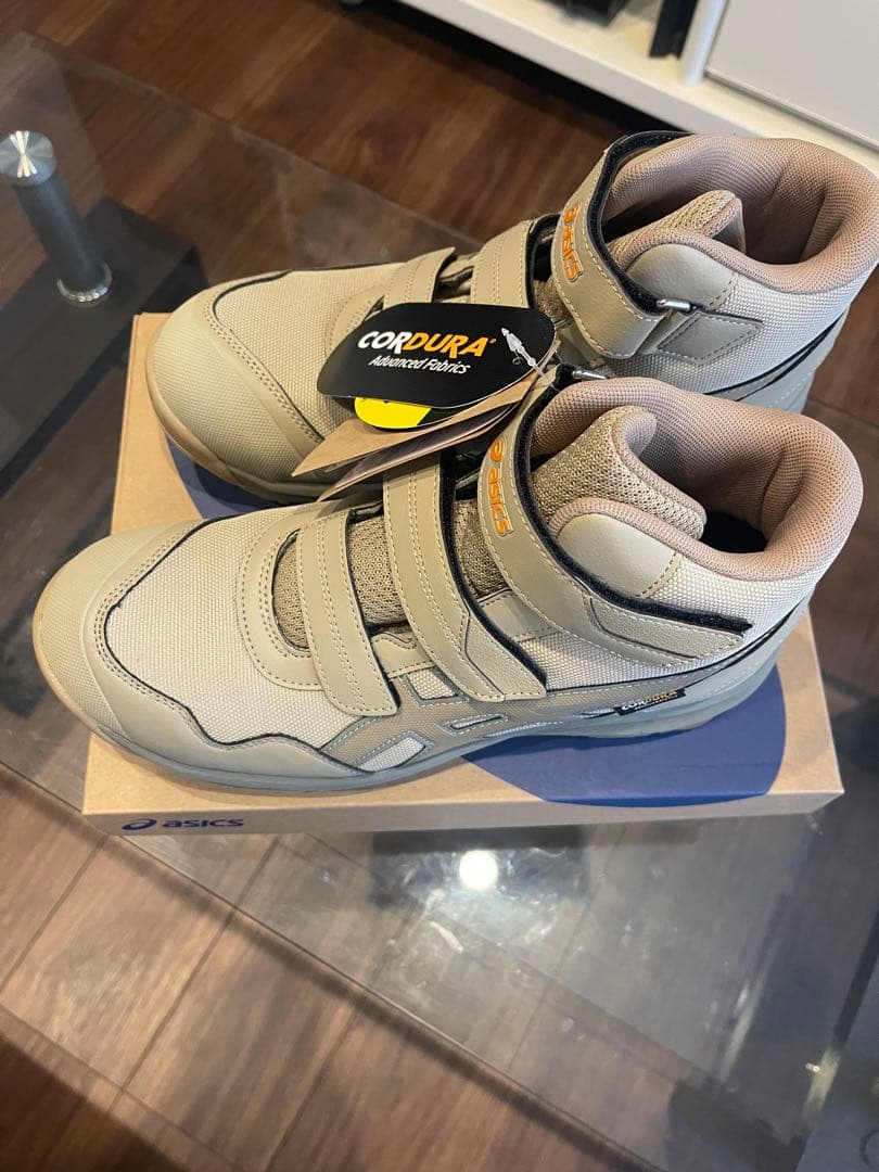 限定色　ASICS WINJOB CP216 TOUGH 27.0 ベージュ