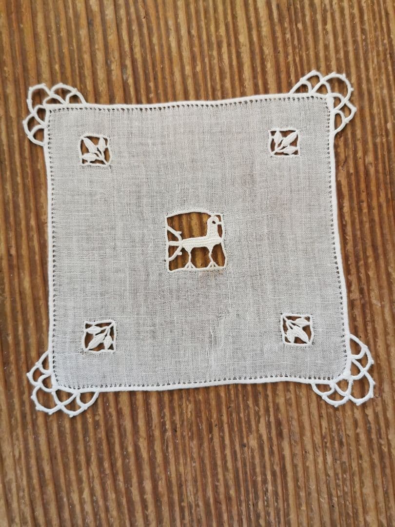 アンティーク レティシアレース刺繍 鳥と三つ葉のニードルワーク リネンドイリー