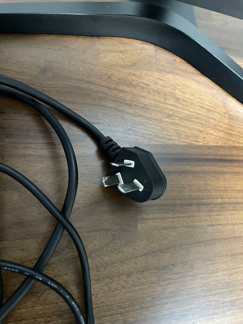 34インチ 3440x1440 180Hz モニター 直面