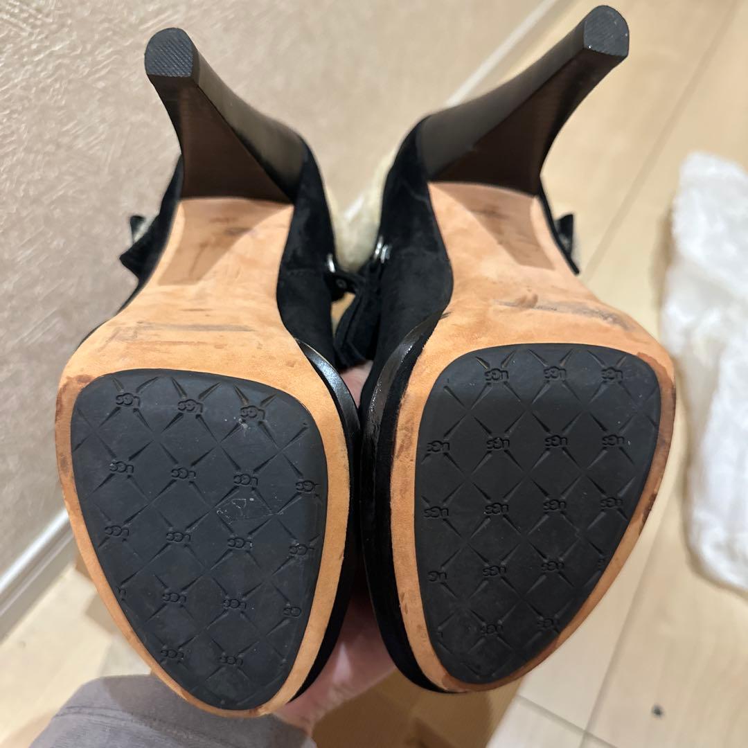 UGG ファー付き黒高ヒールブーツ