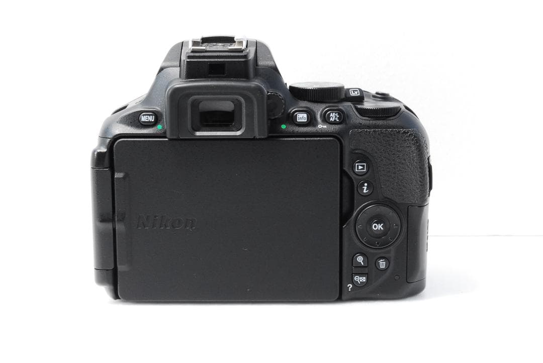 トマト❣️Bluetooth搭載❣️ ニコン Nikon D5600