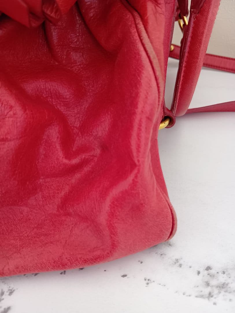 miu miu 赤 レザーハンドバッグ