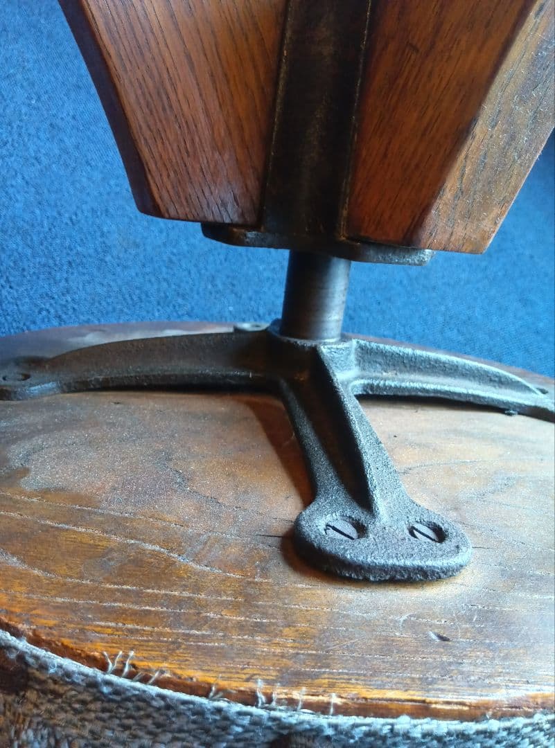 木製脚のグレー布製スツール　ヴィンテージ　レトロ