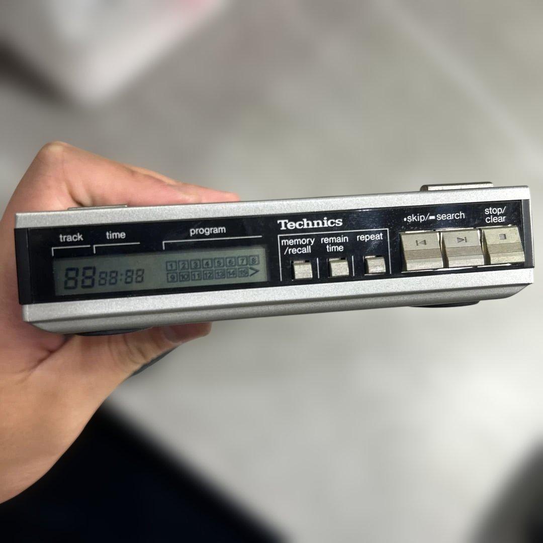 d*9様 携帯用CDプレーヤー Technics SL-XP7