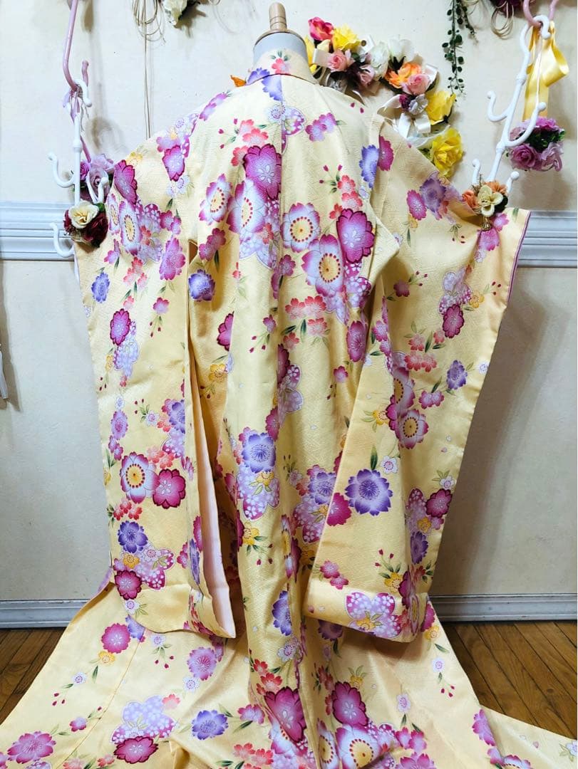 七五三七歳未使用着物‼️薄イエロー系⭐︎桜舞い散る金彩煌びやか際立つ⭐︎安心フルセット