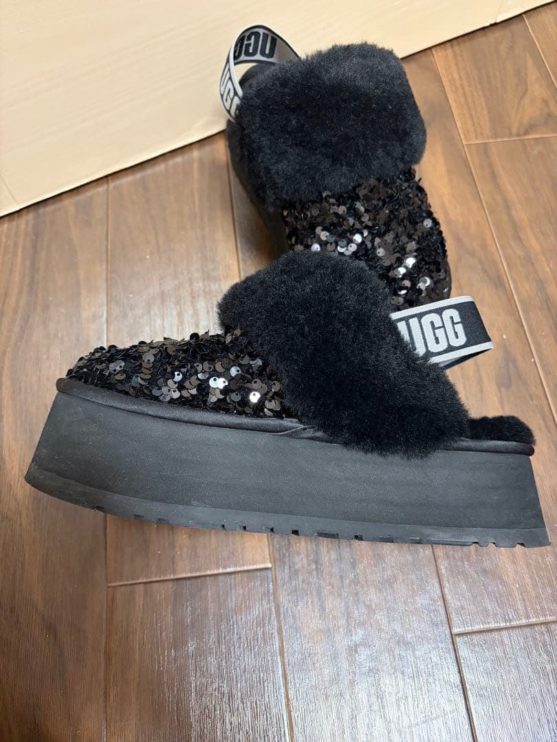 【UGG】Funkette Chunky Sequin厚底ファーサンダル24cm