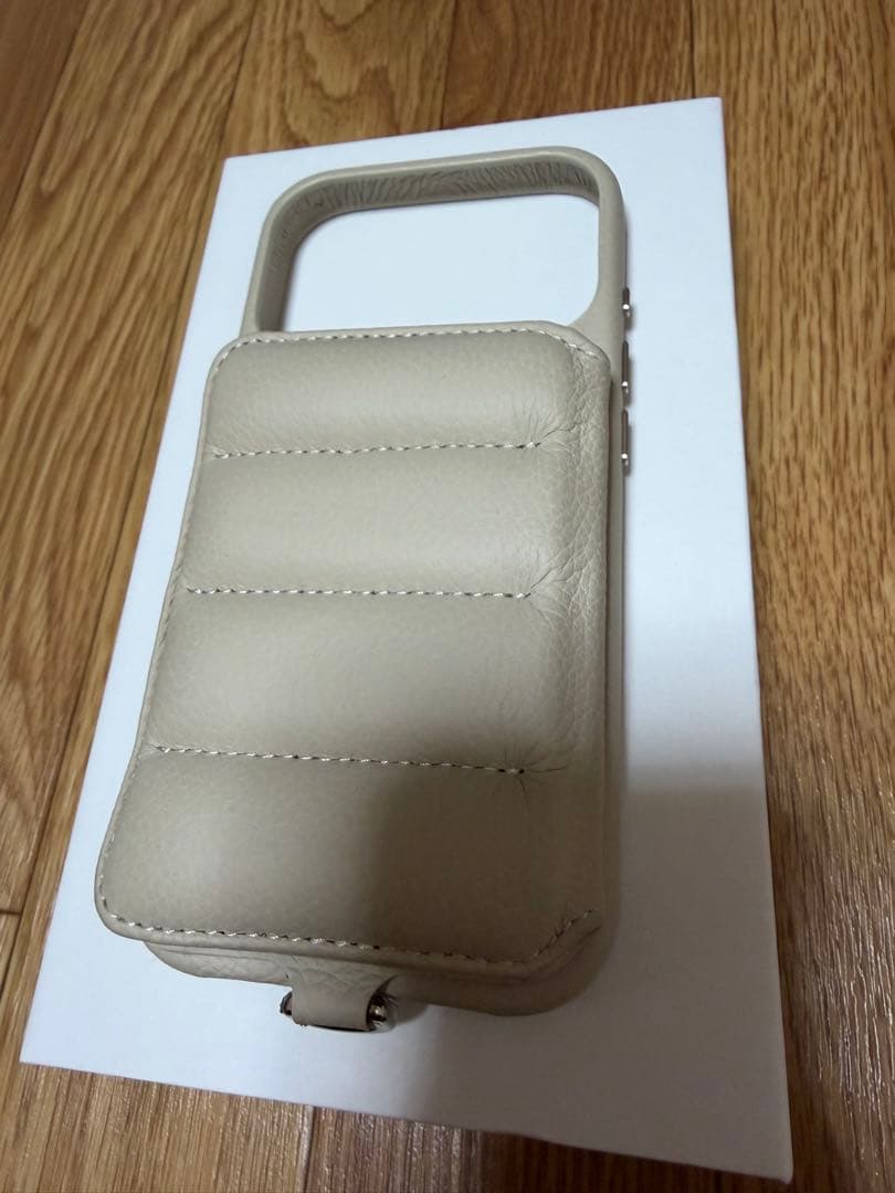 demiu iPhone17pro ケース カバー BALLON ベージュ