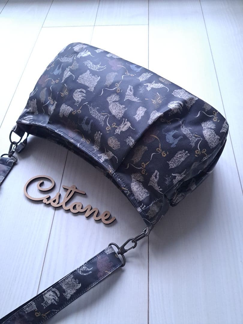 TopTop様　リバティ　コー・アンド・エイト)すみ黒地　横長ショルダー