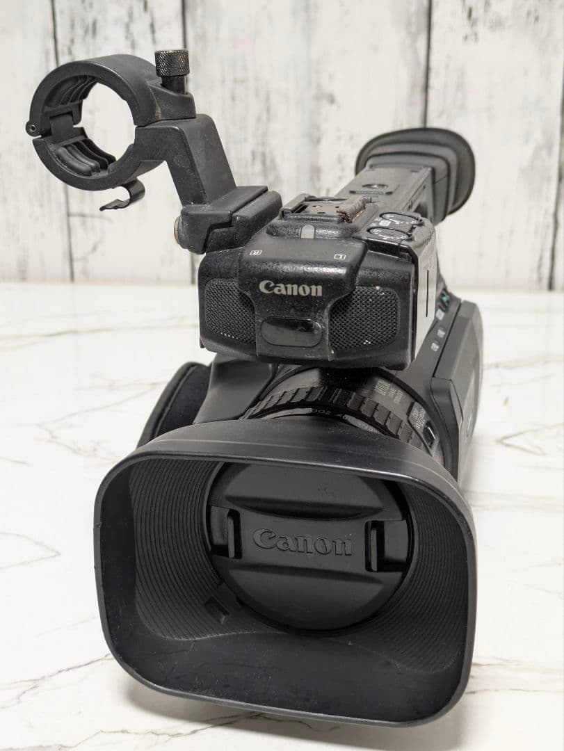 ② Canon　XF105