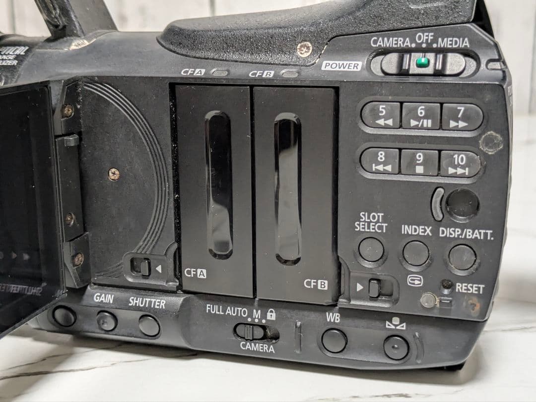 ② Canon　XF105
