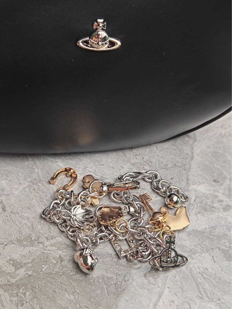 Vivienne Westwood ハンドバッグブラックチェーンチャーム付き美品