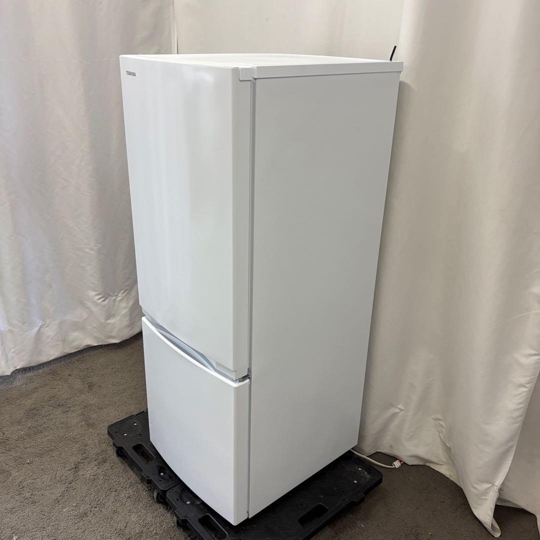 141　東芝　冷蔵庫　一人暮らし　白　25年製　綺麗　中古　設置無料　安い‼️