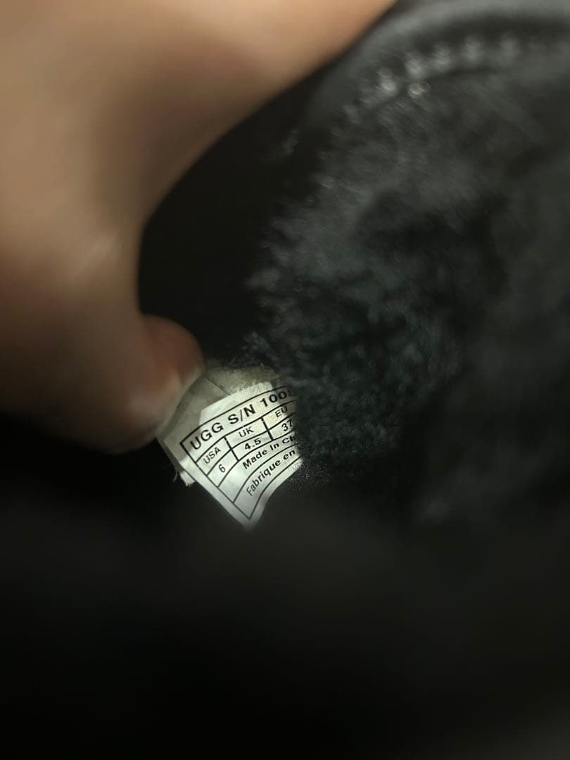 美品　UGG ブラックレザー ムートンブーツ　23 ㎝　定価3万円超え