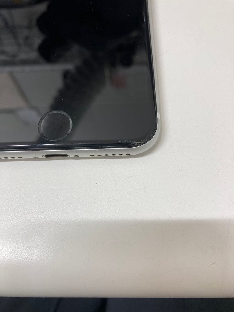 iPhone SE 2 64GB ホワイト　SIMフリー　バッテリー　100%