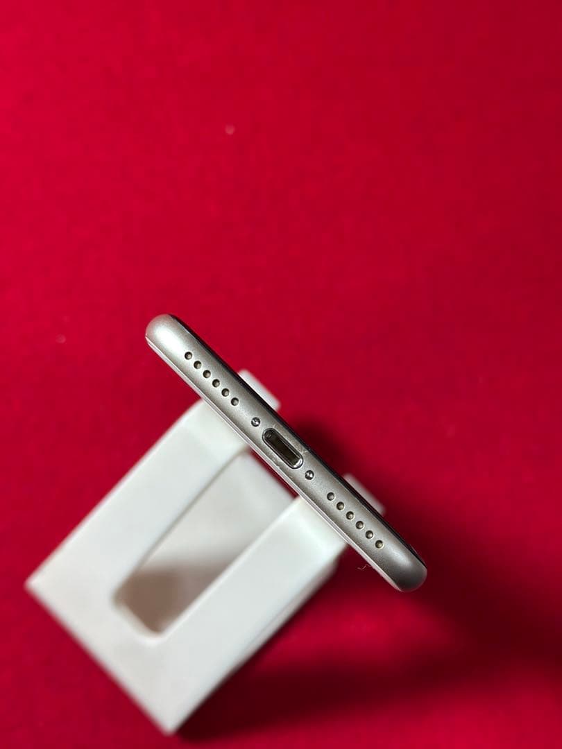 【7809】iPhone SE3第3世代スターライト 64GB simフリー