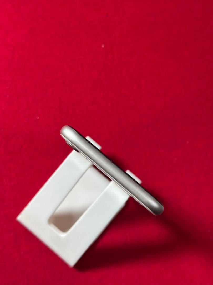 【7809】iPhone SE3第3世代スターライト 64GB simフリー