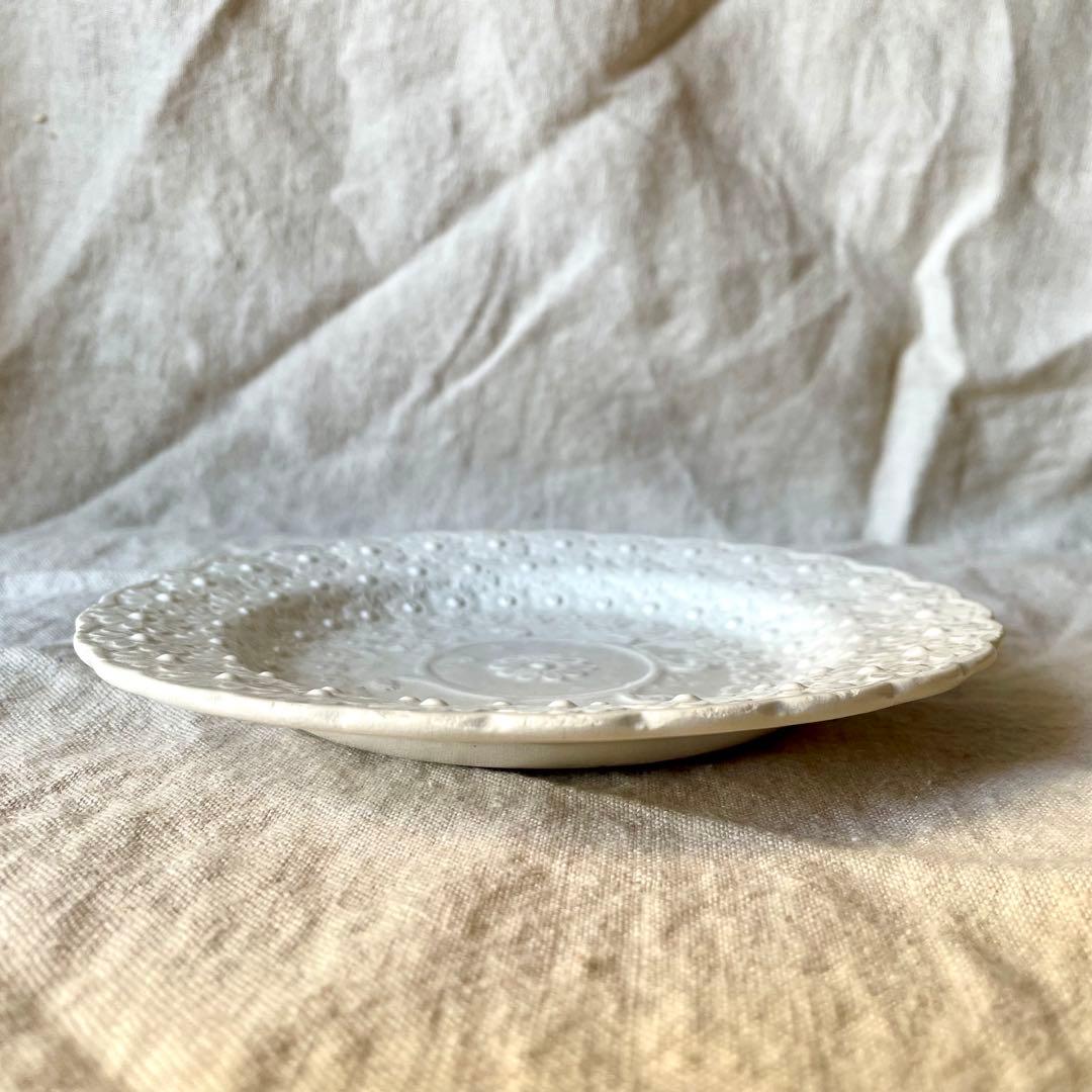 アーピ 　　　19世紀初頭マーガレットレリーフプレートフランスアンティーク