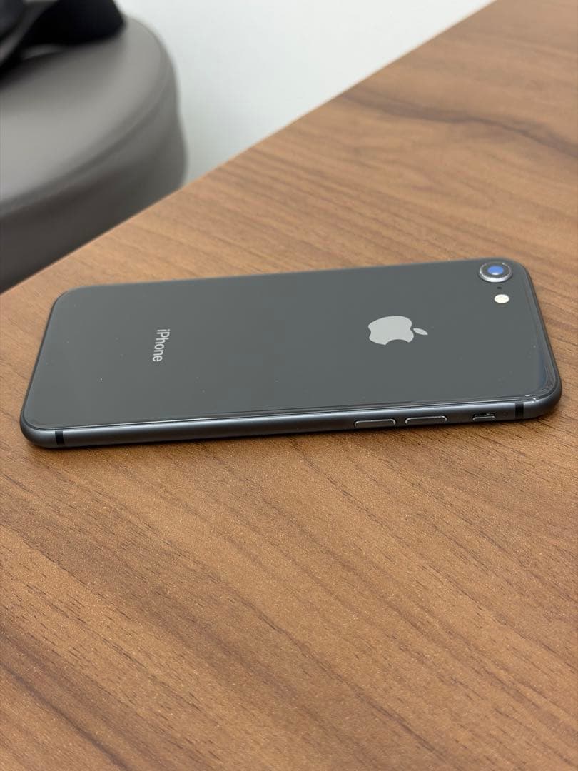 Apple iPhone 8　ブラック 美品64GBsimフリー