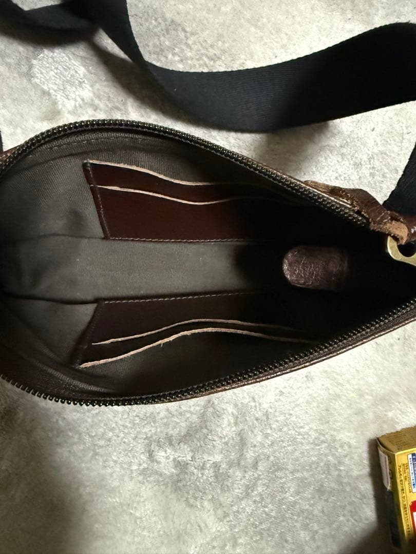 イルビゾンテブラウンレザー　ショルダーバッグ