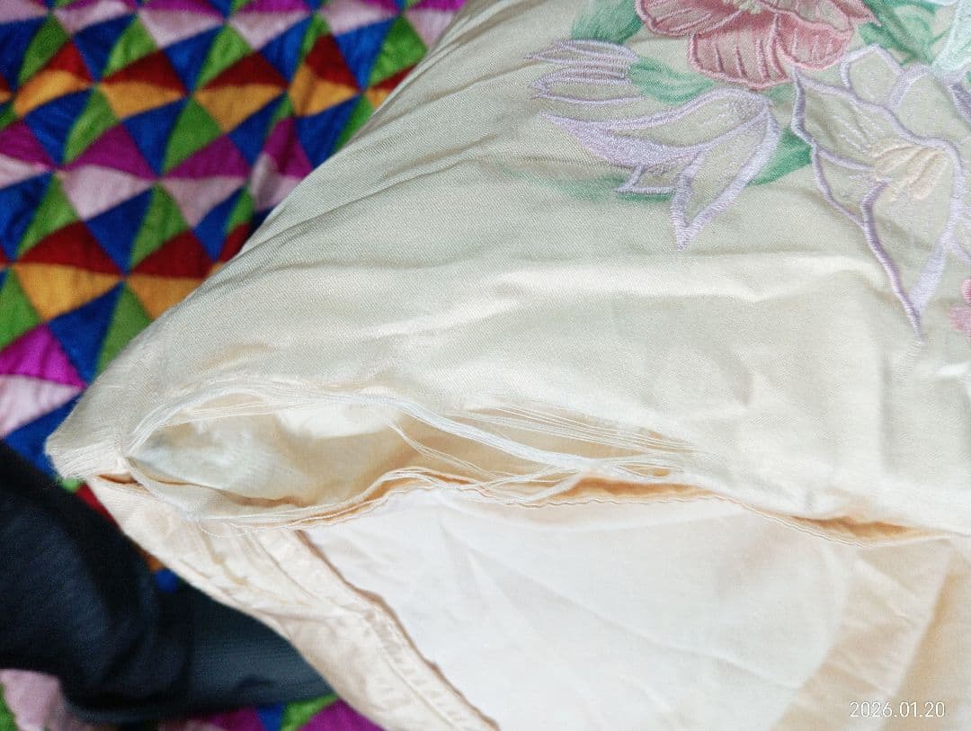 羽毛掛け布団　丸八真綿販売ソワリー 刺繍入り ダブルサイズ　絹仕様　ダウン90%