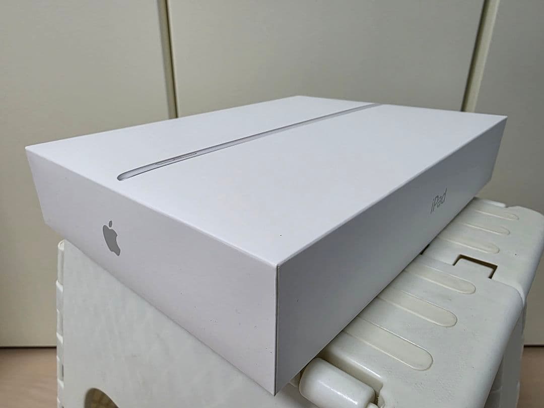 iPad 第7世代 シルバー 32GB Wi-Fiモデル MW752J/A