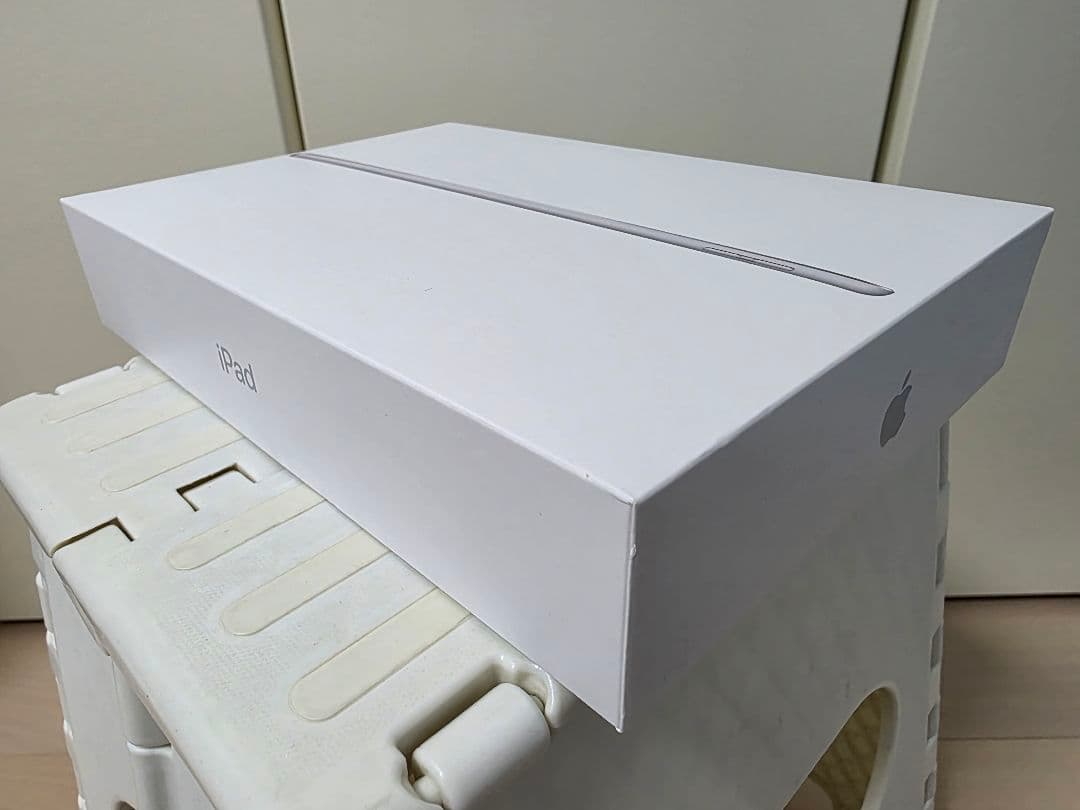 iPad 第7世代 シルバー 32GB Wi-Fiモデル MW752J/A