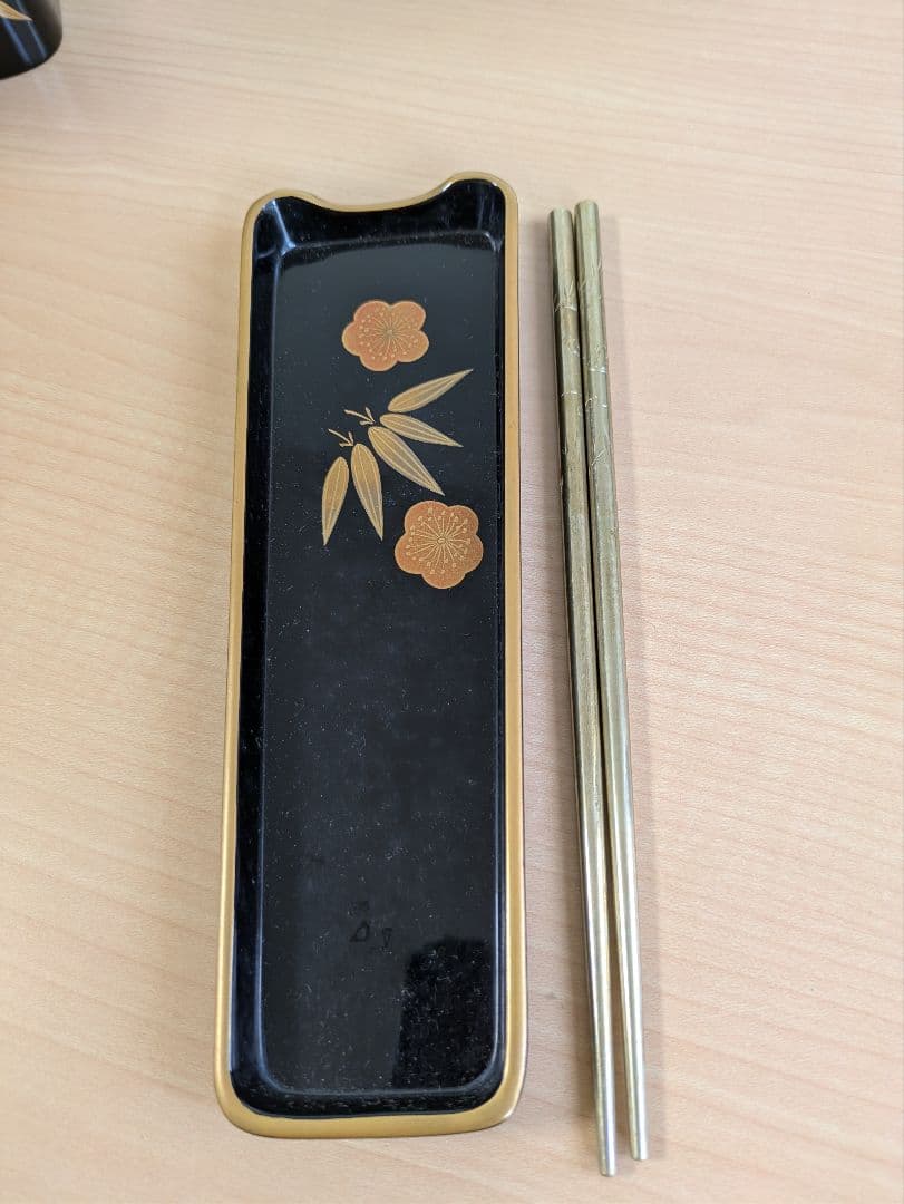 椿餅様用　輪島塗　高級漆器 中重箱 4段 黒地 金色 松 梅