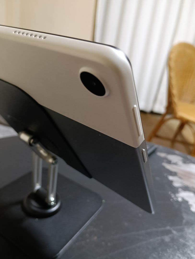 NEC タブレット　LAVIE TAB 10